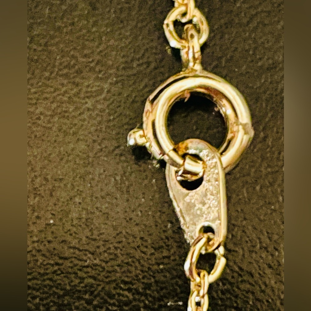 🔴Bundle of Two Gold Tone Necklaces - Picture 5 of 10